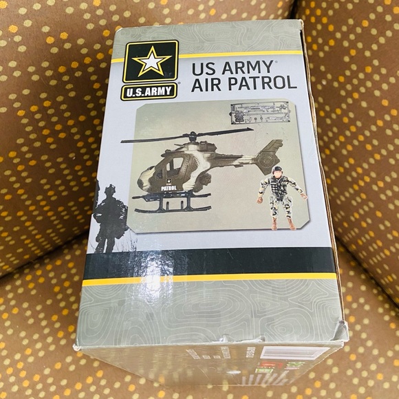 Official Licensed Product US Army Air Patrol Helicopter Vehicle & Figurine NIB - Picture 2 of 7